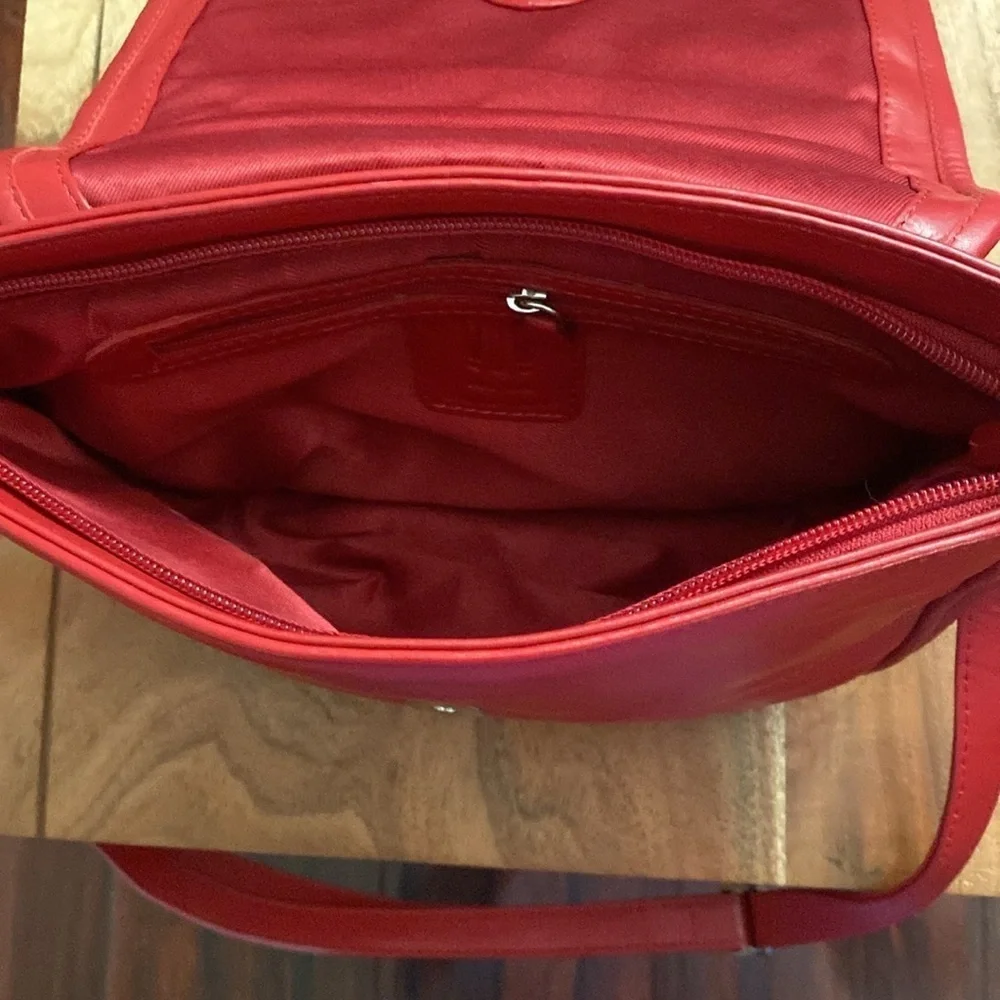 ili New York  Genuine Leather Zip Top Hobo Bag NWOT